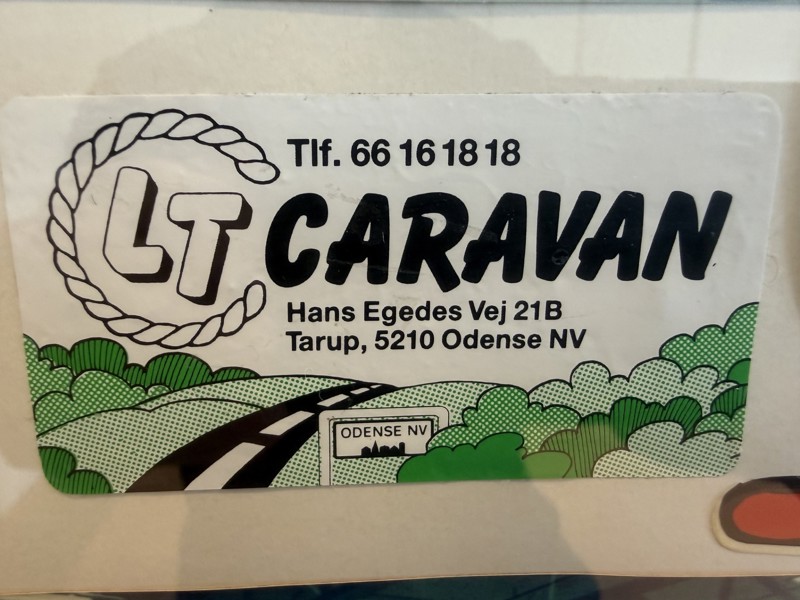 Gammelt visitkort fra LT Caravan på Hans Egedes Vej 21B i Tarup